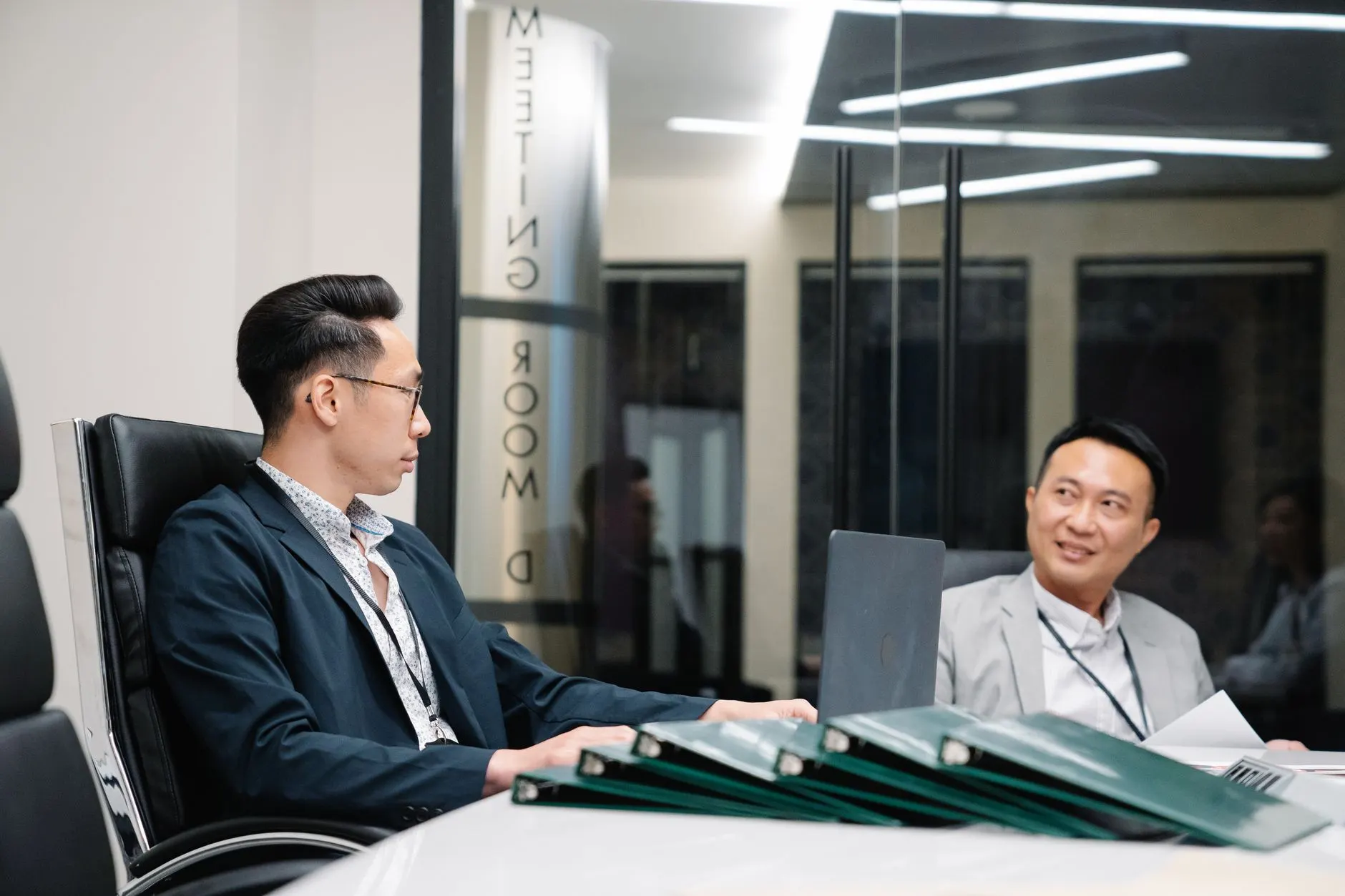湖北霆振服科技智能道闸车牌识别系统在小区出入口管理中的应用